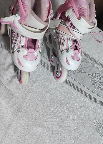 Pembe kiz çocuk paten