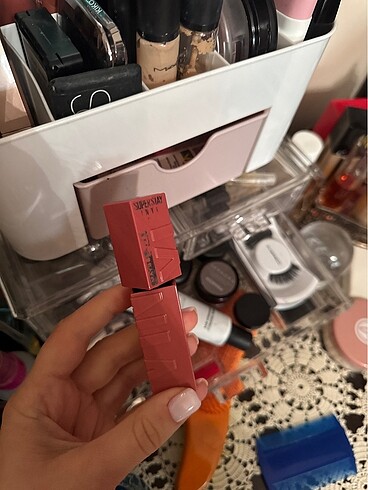 Maybelline parlak çıkmayan ruj