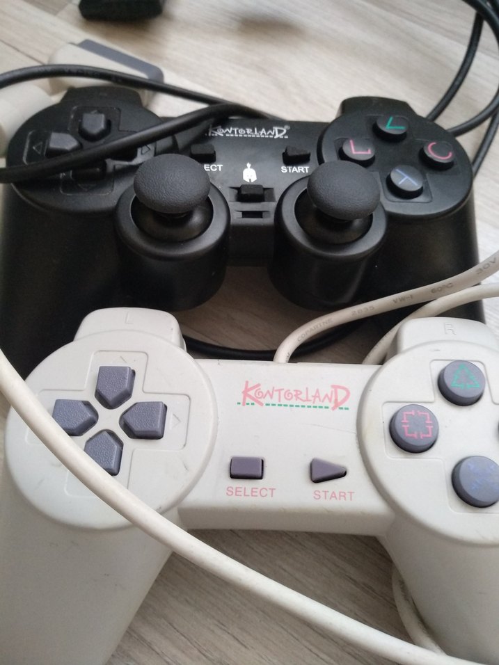 Kontorland Ps 1-2 Kablolu Siyah ve Beyaz Oyun Kolu Seti calisir - Görsel 3