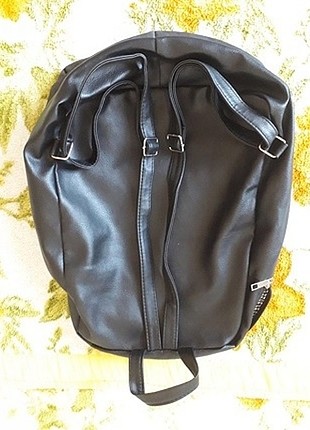  Beden siyah Renk Satıldı - Suni deri kaliteli sırt çantası