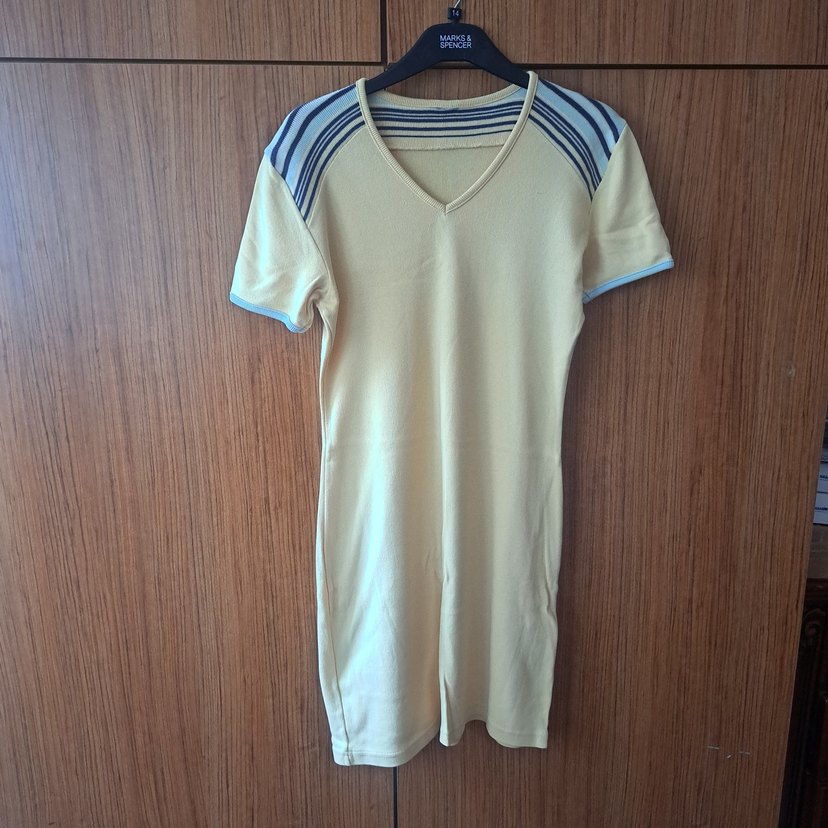 36 Bej V Yaka Kısa Kollu Triko Elbise - Görsel 2