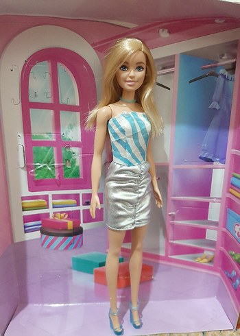 Beden Renk Barbie'nin Kıyafet ve Aksesuar Seti ( 14 parça)
