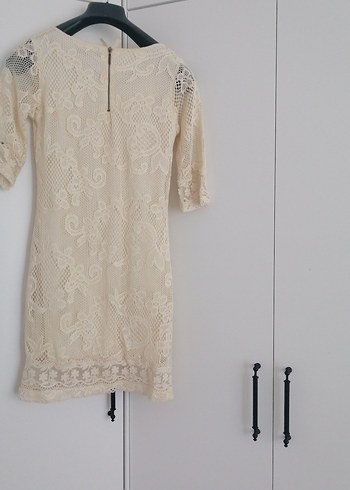 Bej Dantelli Kısa Kollu Midi Elbise - Görsel 2