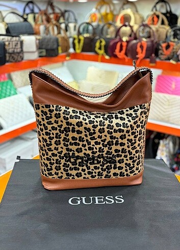 Guess tote