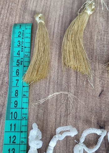 Püskül 9 adet beyaz 4 adet sarı 1 adet koyu sarı