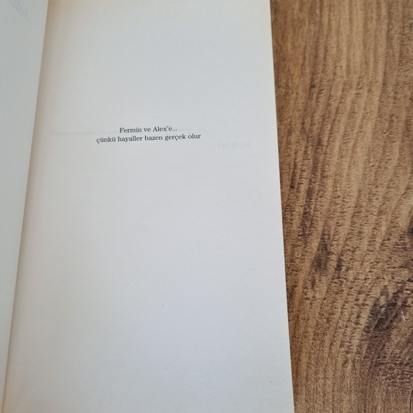 Julia Navarro - Kutsal Keten Roman - Görsel 4