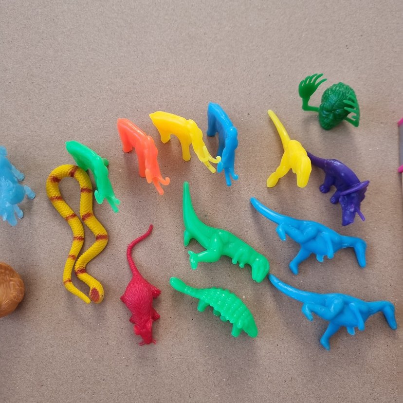 Renkli Mini Hayvan Figürleri ve Oyun Evi Seti - Görsel 3