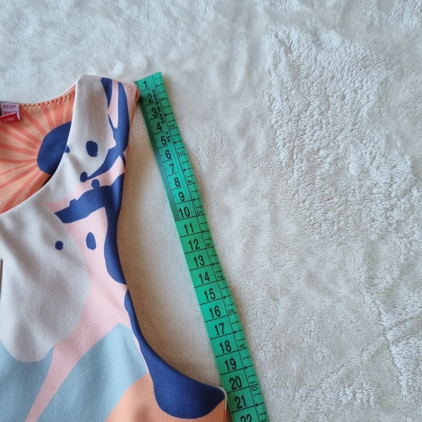 Tyess Desenli Mini Kolsuz Yüksek Yakalı Atlet - Görsel 5