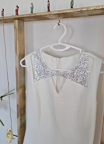 Beyaz pencere detaylı kısa elbise - Görsel 2