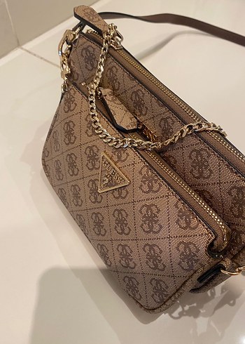 Guess Zincir Detaylı Kahverengi Desenli Kadın Çanta