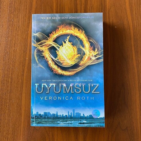 Uyumsuz - Veronica Roth