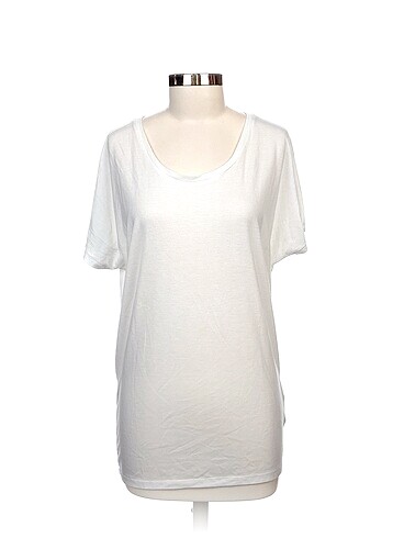 Nike T-shirt %70 İndirimli.