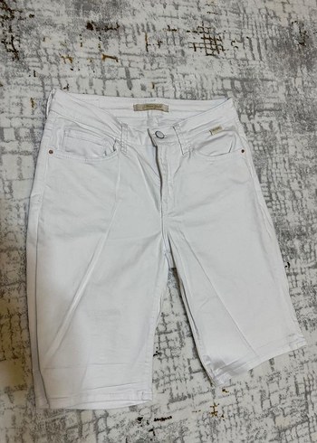 Beyaz Kadın Mini Bermuda Şort - Görsel 4