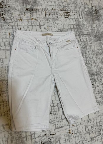 Beyaz Kadın Mini Bermuda Şort - Görsel 3