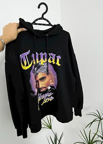 Zincir Detaylı Siyah Tupac Baskılı Kapüşonlu Sweatshirt