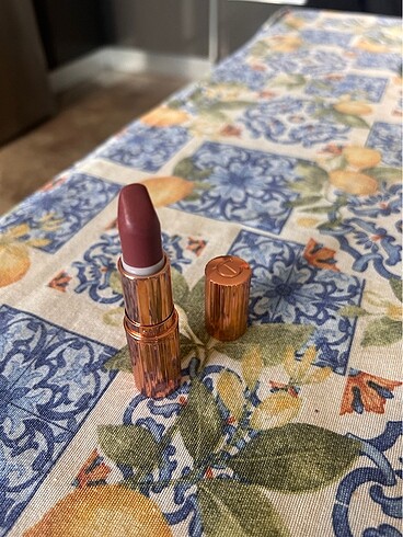 Diğer Charlotte Tilbury ruj