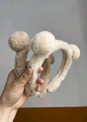 Peluş Detaylı Kadın Yün Taç