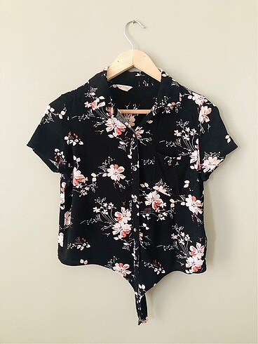 Aeropostale siyah çiçekli gömlek