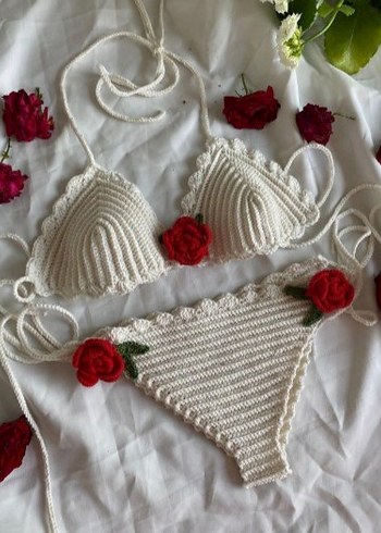 Beyaz Nakışlı Örgü Bikini Takımı