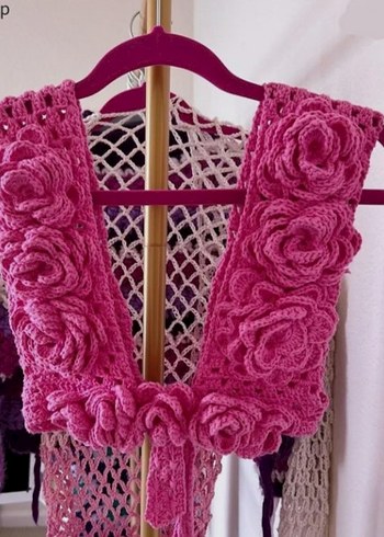 Tasarımcı Pembe V Yaka Dantel Detaylı Mini Crop Top