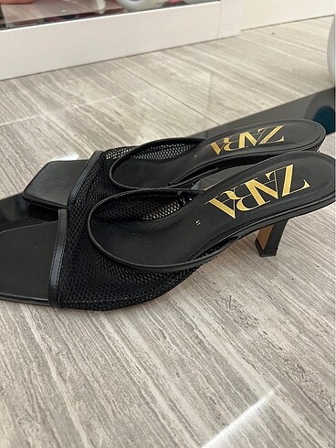 Zara Zara Siyah Fileli Topuklu Terlik 41 No