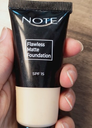 Note Flawless Mat Fondöten SPF15 Bej