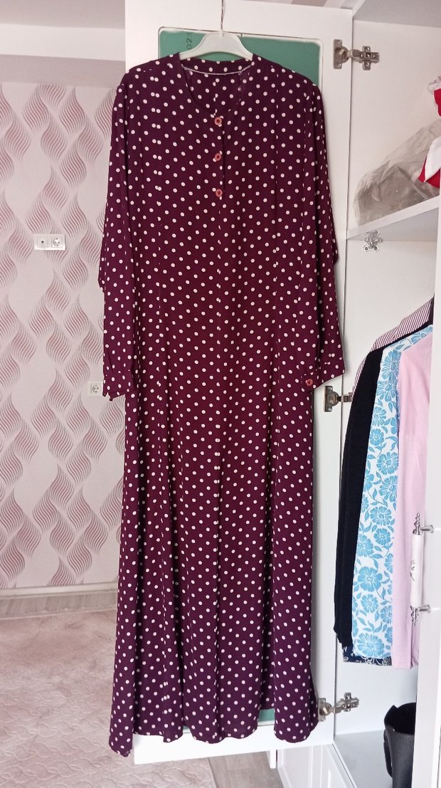 Düğmeli Bordo Puantiyeli Uzun Elbise - Görsel 3