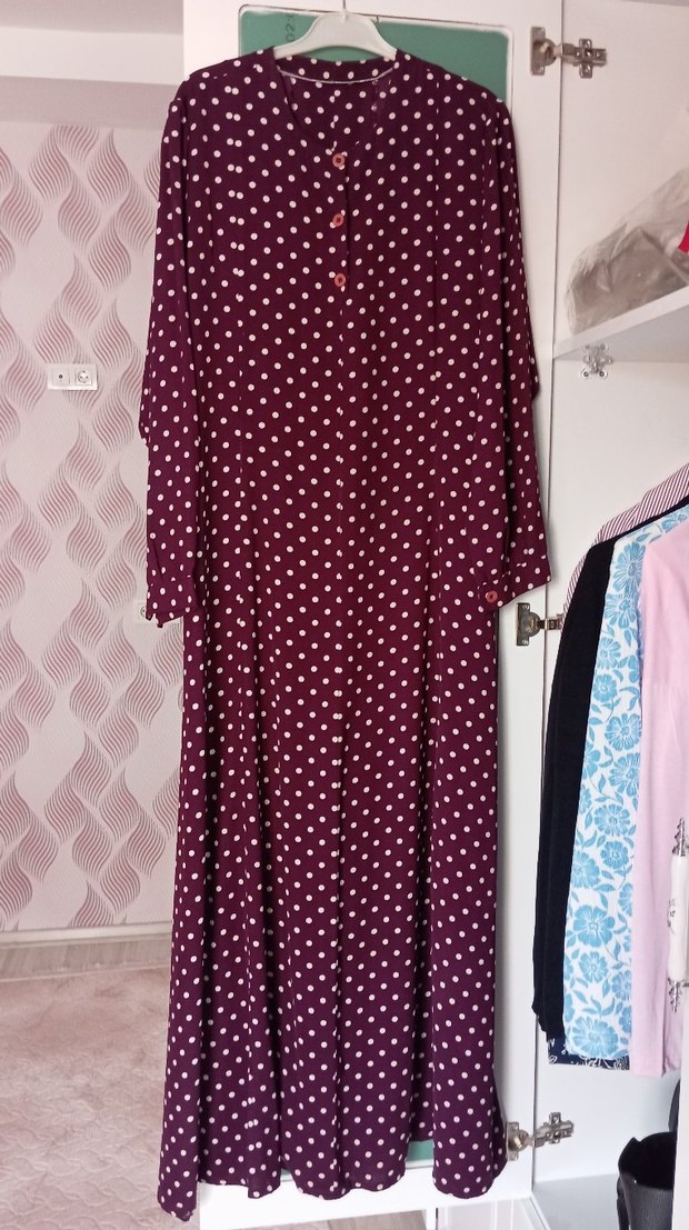 Düğmeli Bordo Puantiyeli Uzun Elbise - Görsel 2