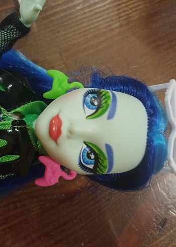 Monster High Ghoulia Yelps G3 Neon Frights