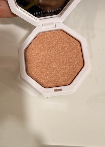 Fenty Beauty Highlighter - Görsel 3