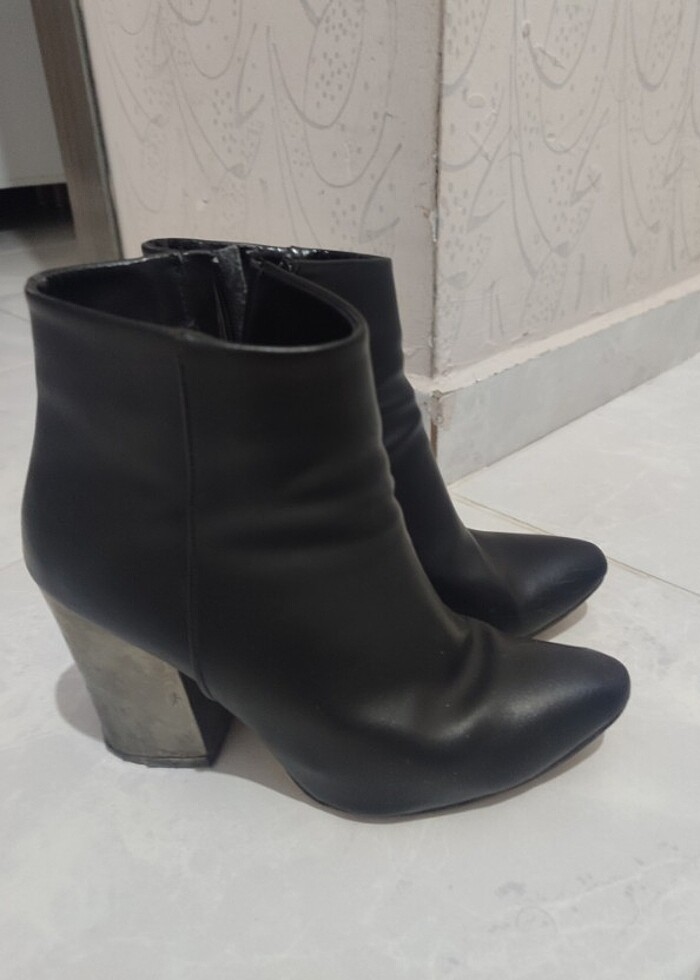 Siyah topuklu bot - Görsel 2