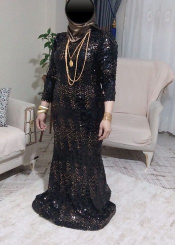 Siyah pullu Uzun Abiye Elbise