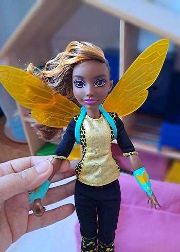 Beden dc super gero girl bumblebee barbie mattel