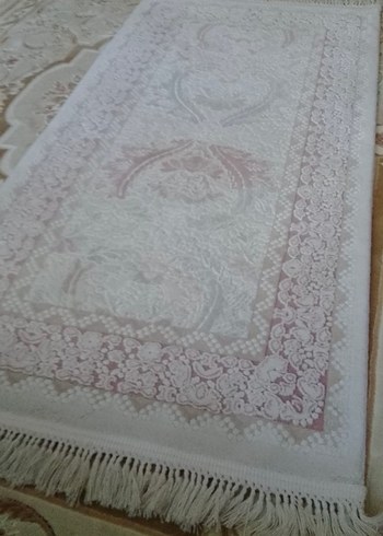 Beyaz İşlemeli Klasik Halı - Görsel 2