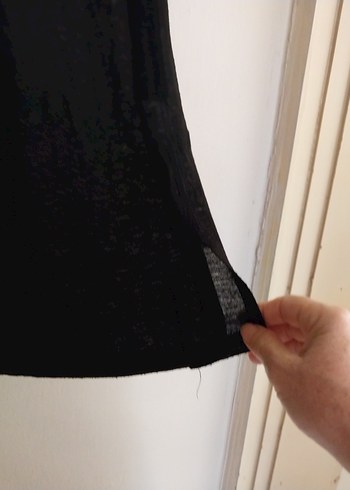 Siyah V Yaka Keten Kadın Tişört - Görsel 4