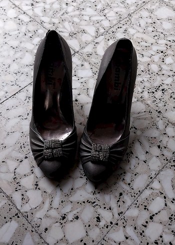 Tokalı gri Rugan Stiletto Topuklu Ayakkabı - Görsel 4