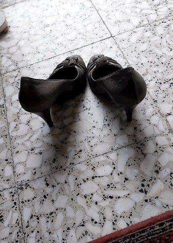 Tokalı gri Rugan Stiletto Topuklu Ayakkabı - Görsel 2