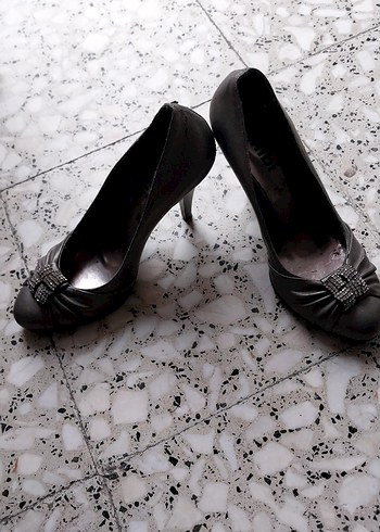 Tokalı gri Rugan Stiletto Topuklu Ayakkabı - Görsel 3