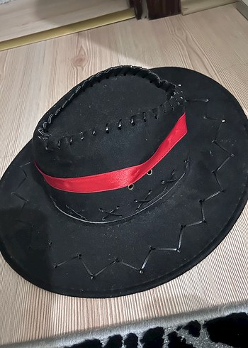 Kırmızı Kurdeleli Siyah Deri Gotik çocuk Şapka