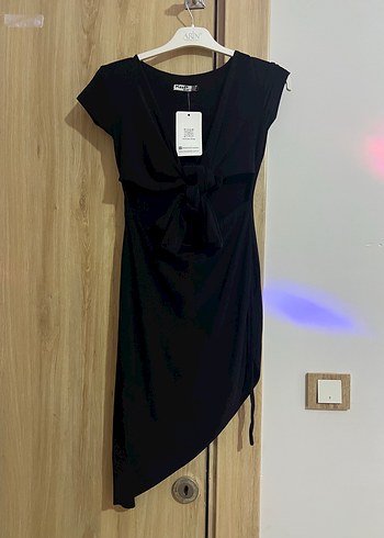V Yaka Drapeli Siyah Mini Elbise - Görsel 4