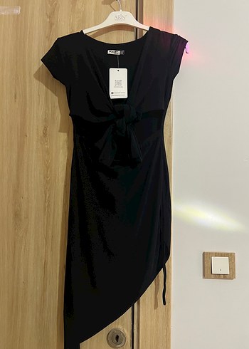 V Yaka Drapeli Siyah Mini Elbise - Görsel 2