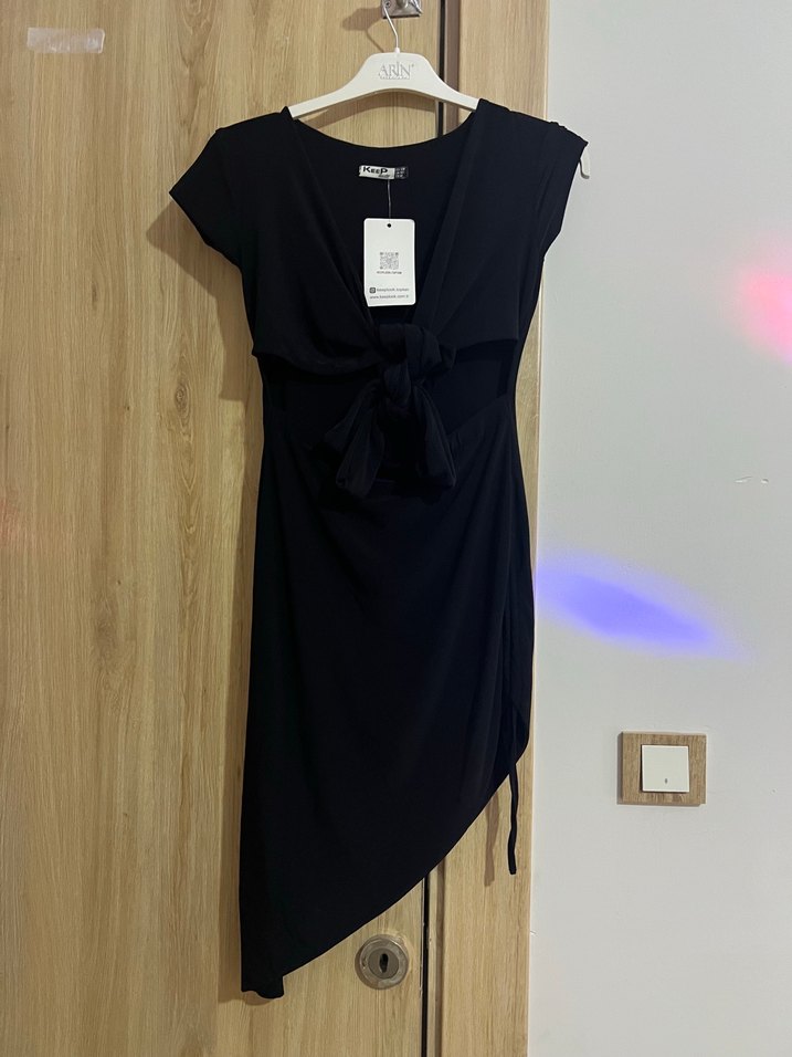 V Yaka Drapeli Siyah Mini Elbise - Görsel 4