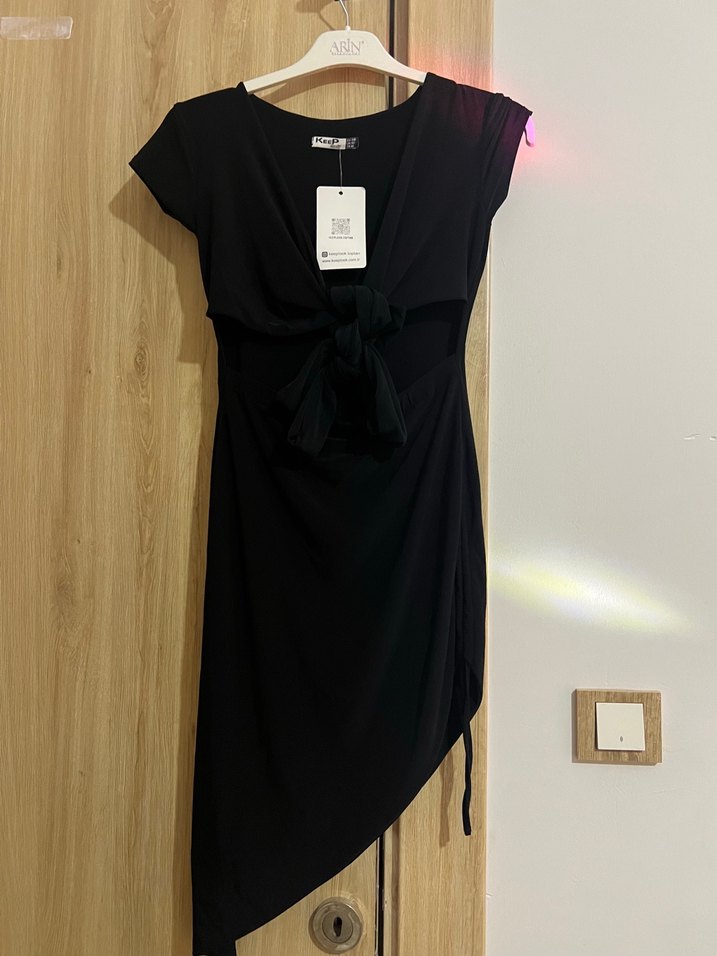 V Yaka Drapeli Siyah Mini Elbise - Görsel 2