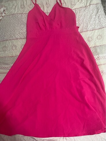 Pembe elbise