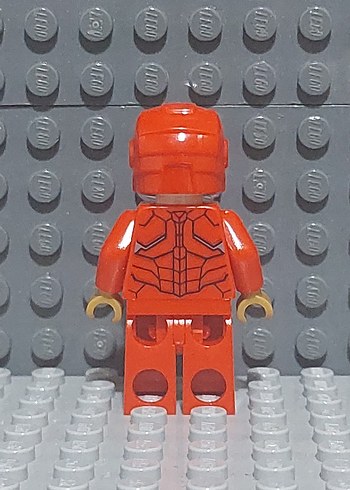 Lego Marvel Super Heroes Avengers. Invincible Iron Man (76077) - Görsel 2