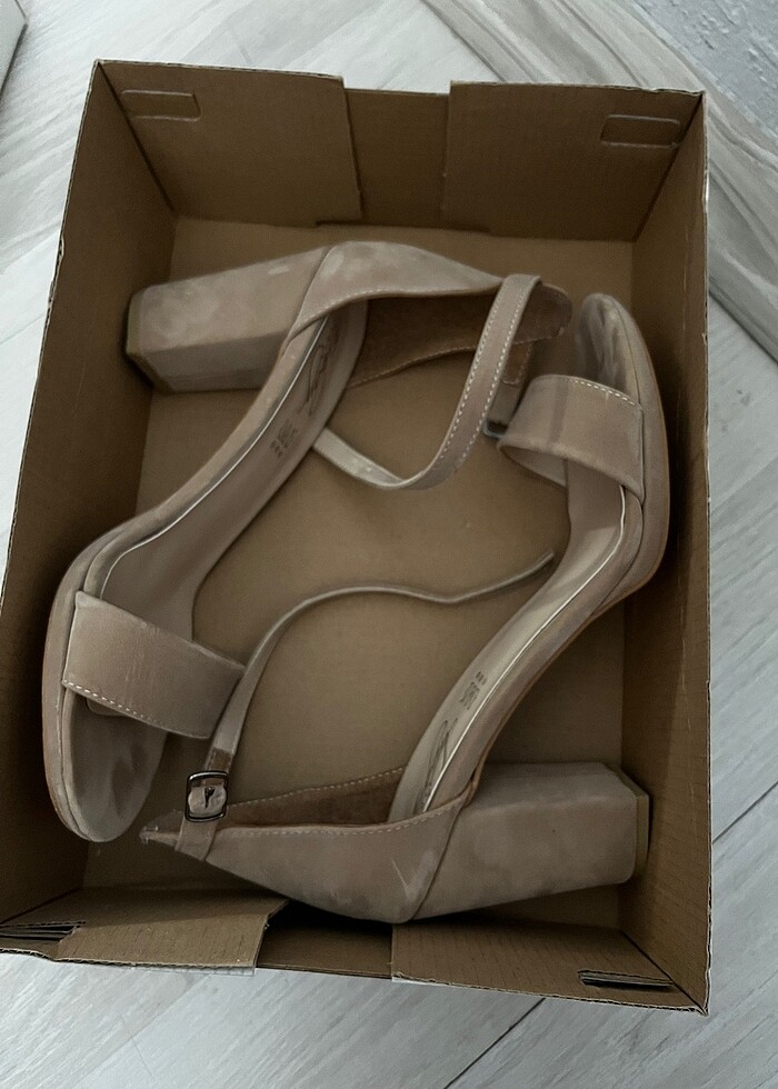 Topuklu ayakkabı - Görsel 2