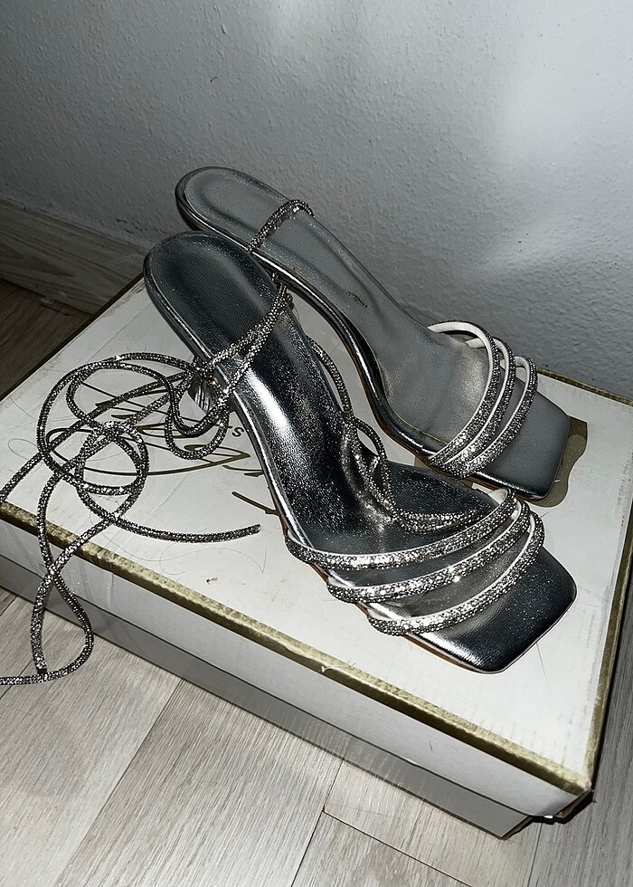 Topuklu ayakkabı - Görsel 2