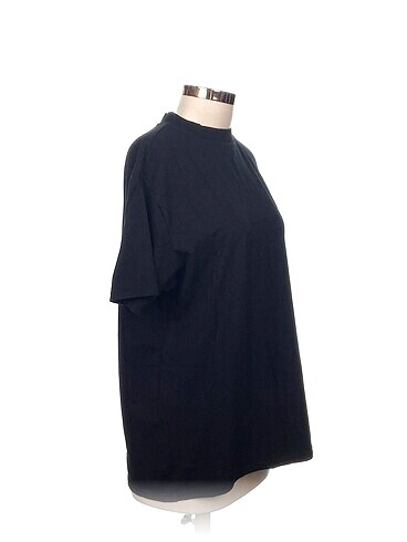 Bershka Bershka T-shirt %70 İndirimli.