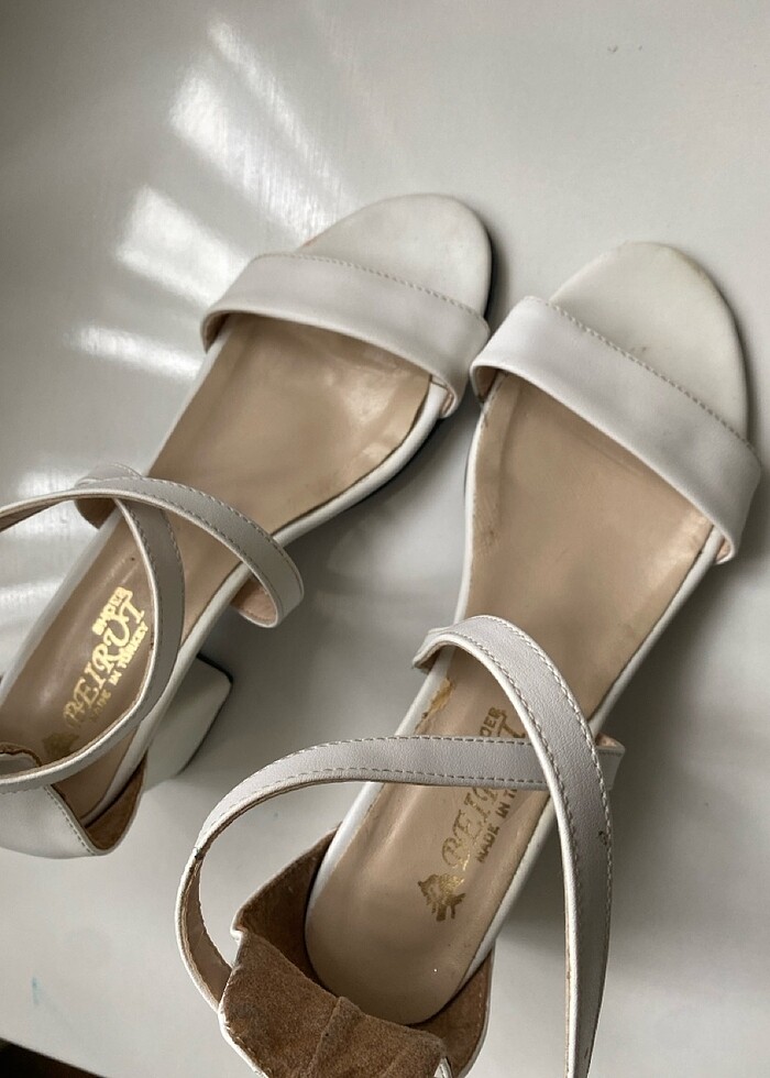 Beyaz topuklu ayakkabı - Görsel 2