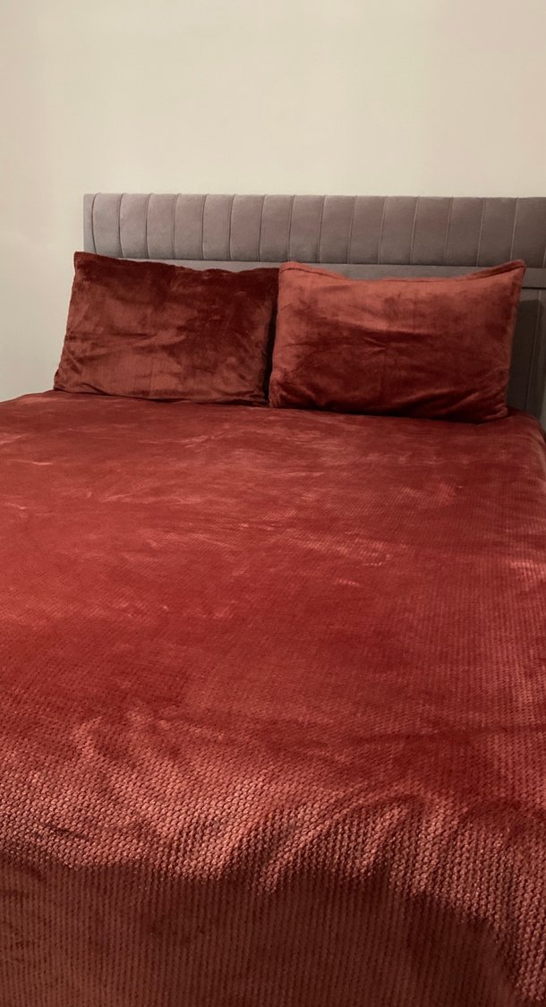 Bordo Kadife Yatak Örtüsü - Görsel 3